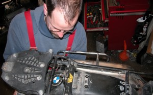 Ausbau des R 80 / 100 GS Heckkotflügels