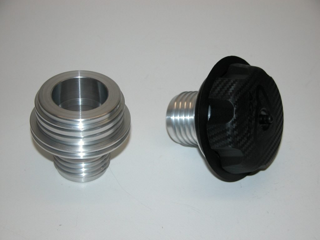 Schön gearbeiteter Aluflansch für den BMW Motorrad R 80 - 100 R Tank