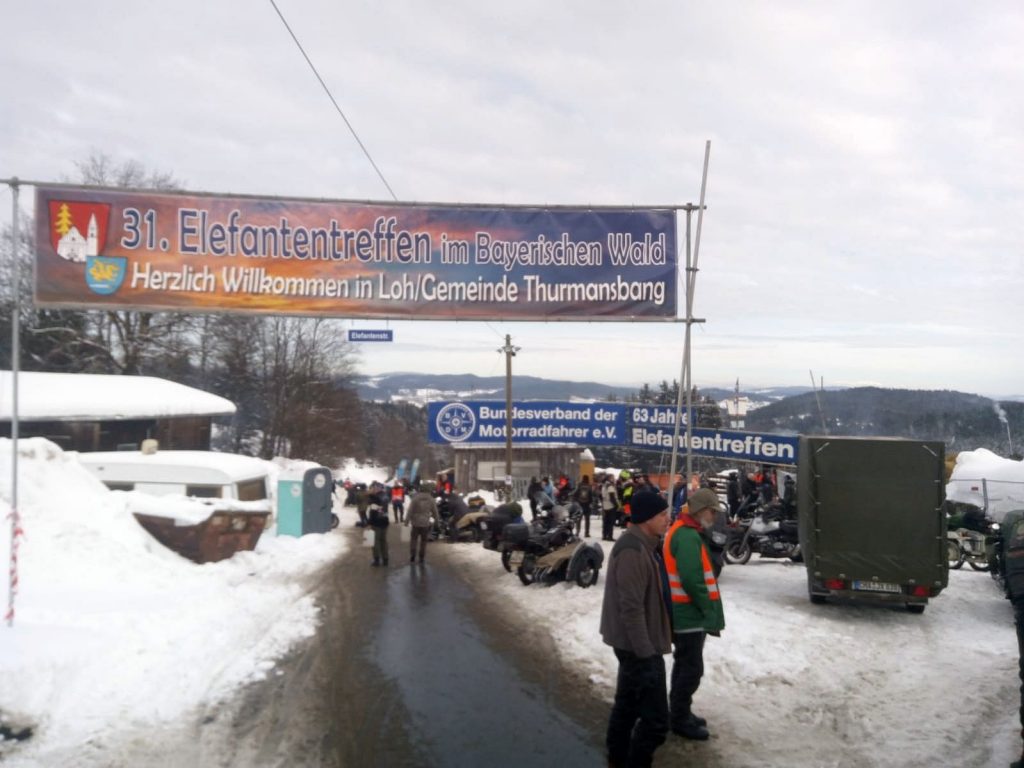Einfahrt Elefantentreffen