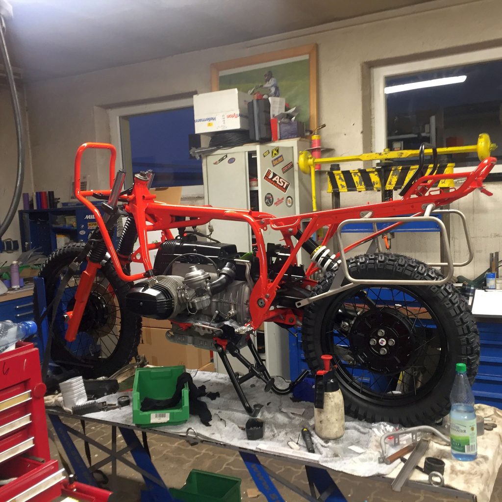 Die SWT-SPORTS BMW Nr. 92 wird Stück für Stück zusammen gesteckt. Eine neue SWT entsteht. Das Ideale Bike für eine Weltreise.